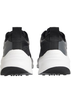 Tenis Negro Chunky Runner Calvin Klein