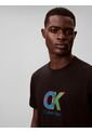 Camiseta Negra Con Estampado Gráfico De Monograma Calvin Klein de Calvin Klein