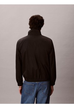 Rompe Negro Viento Con Cuello Alto Calvin Klein