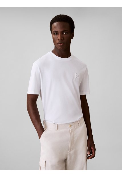 Camiseta Blanca Con Emblema En Relieve Calvin Klein