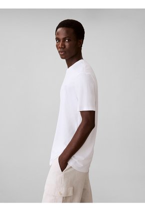 Camiseta Blanca Con Emblema En Relieve Calvin Klein