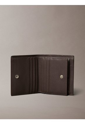 Billetera Negra De Plegado Triple Con Logo Grabado Y Tarjetero Calvin Klein
