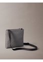 Bolso Gris Plano Con Estampado De Emblema Calvin Klein de Calvin Klein