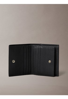 Billetera Negra De Plegado Triple Con Logo Grabado Y Tarjetero Calvin Klein