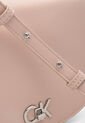 Bolso Manos Libres Calvin Klein Saddle Rosa Nude de Calvin Klein