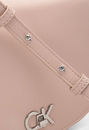 Bolso Manos Libres Calvin Klein Saddle Rosa Nude