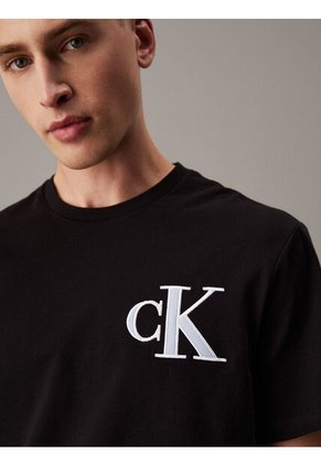 Camiseta Negra Varsity Con Monograma De Parche Calvin Klein