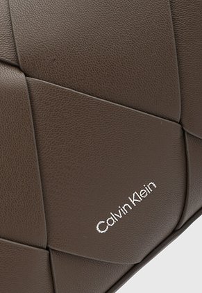 Bolso Manos Libres Calvin Klein Woven Camera Marrón
