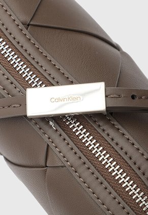 Bolso Manos Libres Calvin Klein Woven Camera Marrón
