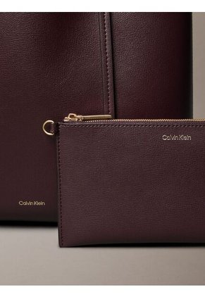 Bolso Café Tote Pequeño Con Logo En Lámina Metálica Calvin Klein