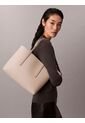 Bolso Beige Tote Pequeño Con Logo En Lámina Metálica Calvin Klein de Calvin Klein