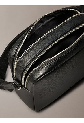 Bolso Negro Cruzado Ultralight Con Doble Cremallera Calvin Klein
