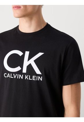 Camiseta Negra Con Estampado Gráfico De Monograma Calvin Klein