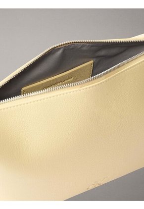 Bolso Beige De Hombro Ultralight Calvin Klein