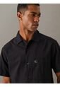 Camisa Negra Manga Corta Con Bolsillo Calvin Klein de Calvin Klein