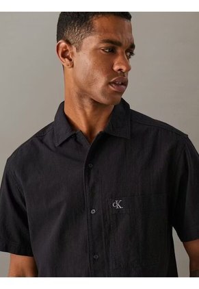 Camisa Negra Manga Corta Con Bolsillo Calvin Klein