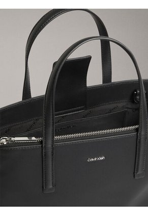 Bolso Negro Tote CK Must Calvin Klein
