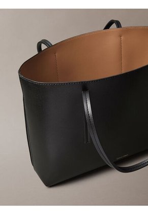 Bolso Negro Tote Pequeño Con Logo En Lámina Metálica Calvin Klein