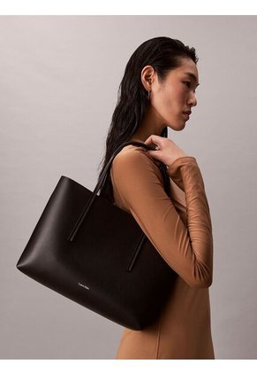 Bolso Negro Tote Pequeño Con Logo En Lámina Metálica Calvin Klein