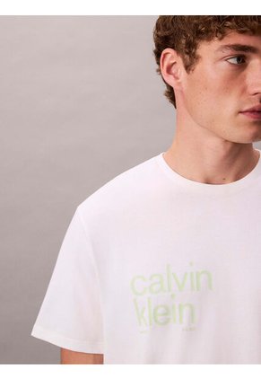Camiseta Blanca Con Logo Estampado En Alineado Derecho Calvin Klein