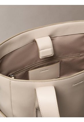 Bolso Beige Tote Para Portátil Con Logo En Jacquard Calvin Klein