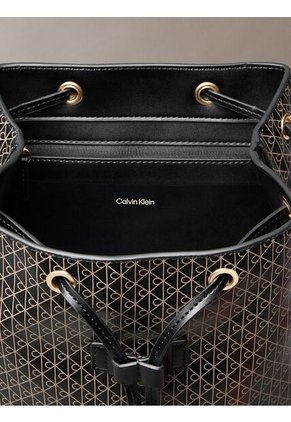 Morral Negro Con Logo Monograma Integral Calvin Klein