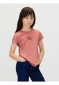 Camiseta Rosada Para Niña De Manga Corta Con Logo Cursivo Calvin Klein de Calvin Klein