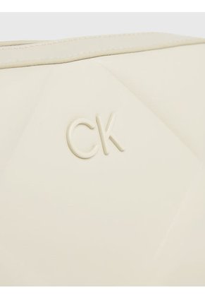 Bandolera Beige Acolchada Con Solapa Calvin Klein