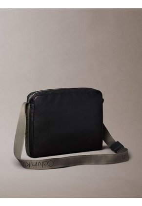 Bolso Negro Cargo Flight Calvin Klein