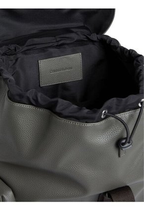 Morral Gris Cargo Flap Calvin Klein