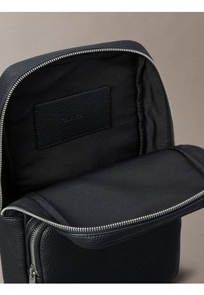 Bolso Negro All Day Sling Calvin Klein