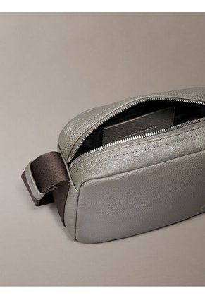 Bolso Gris Cargo Camera Calvin Klein