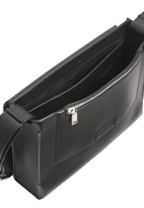 Bolso Negro De Hombro Micro Pebble Calvin Klein