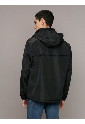 Rompe Negro Viento Ligero Con Capota Calvin Klein