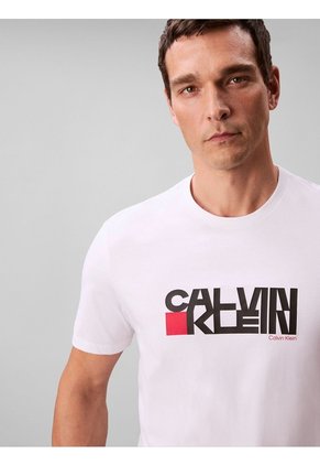 Camiseta Blanca Con Estampado Gráfico Redbox Calvin Klein