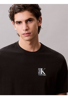 Camiseta Negra Sport Con Monograma Calvin Klein