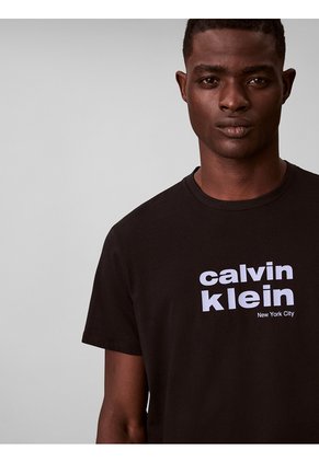 Camiseta Negra Con Gráfico De Logo Calvin Klein