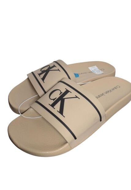 Chancleta Beige Con Monograma En Relieve Carina Calvin Klein
