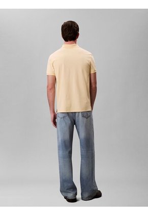 Polo Amarillo Con Monograma Bordado Calvin Klein