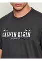 Camiseta Negra Con Estampado Gráfico De Logo Calvin Klein de Calvin Klein