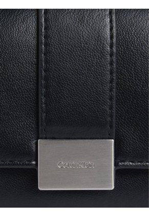 Billetera Negra Con Solapa Y Broche Magnético Calvin Klein