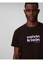 Camiseta Negra Con Gráfico De Logo Calvin Klein de Calvin Klein