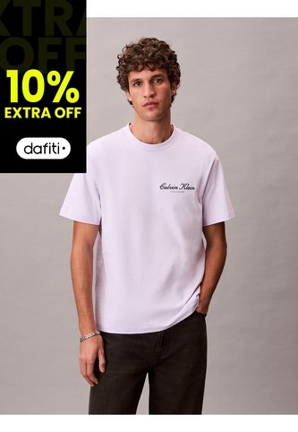 Camiseta Morado Con Logo Gráfico Calvin Klein Calvin Klein