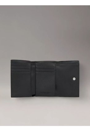 Billetera Negra Triple Con Monograma Calvin Klein