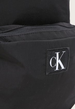 Morral Negro-Blanco Calvin Klein