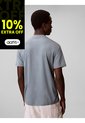 Camiseta Gris Con Emblema En Relieve Calvin Klein de Calvin Klein