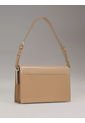 Bolso Beige De Hombro Elongated Con Monograma Calvin Klein de Calvin Klein