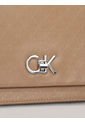 Bolso Beige De Hombro Elongated Con Monograma Calvin Klein de Calvin Klein