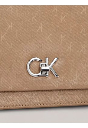 Bolso Beige De Hombro Elongated Con Monograma Calvin Klein