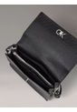 Bolso Negro De Hombro Elongated Con Monograma Calvin Klein de Calvin Klein